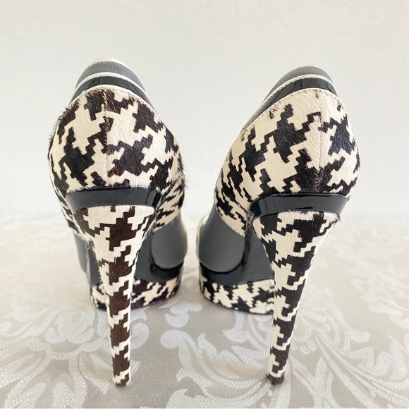 L.A.M.B pointed-toe with black and white houndstooth print pumps - Picture 5 of 8